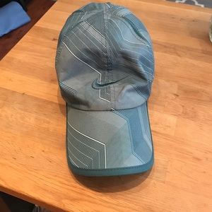 Nike featherlight Dri-fit hat