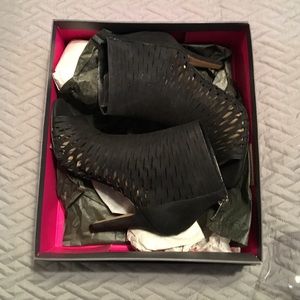 Brand New Vince Camuto Krandi Black Booties