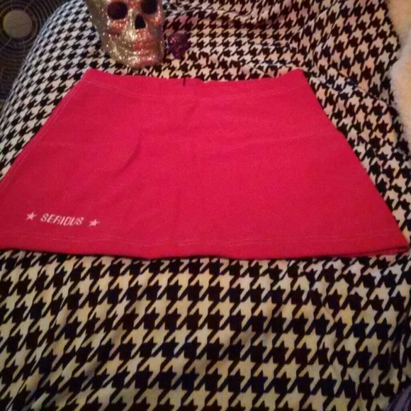 Red Serious skirt - labeled a L fits like a M - Picture 1 of 4