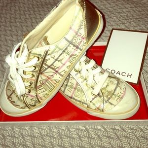 Coach tennis shoe