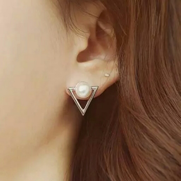 Faux pearl earrings - Picture 2 of 2