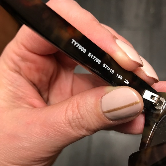 Tory Burch Accessories - Tory Burch Square Tortoiseshell Sunglasses Tory Burch Accessories - Tory Burch Square Tortoiseshell Sunglasses