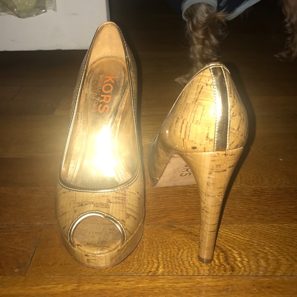Michael Kors bamboo peep toe heels  w/ gold detai!