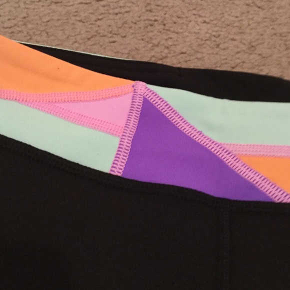 Reversible Ivviva Rhythmic Tight leggings.