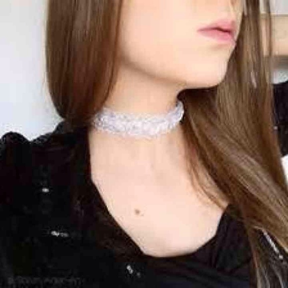 *NEW* Beautiful White Lace Choker