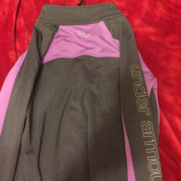 Under Aromour Half zip - Picture 3 of 3