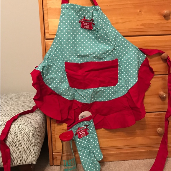 Apron, oven mitt and pitcher