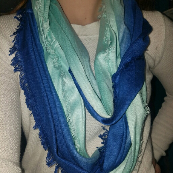 NWOT Gorgeous ombre scarf