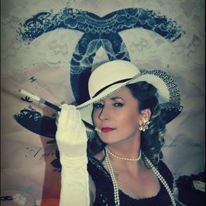 Meet your Posher, Adisa