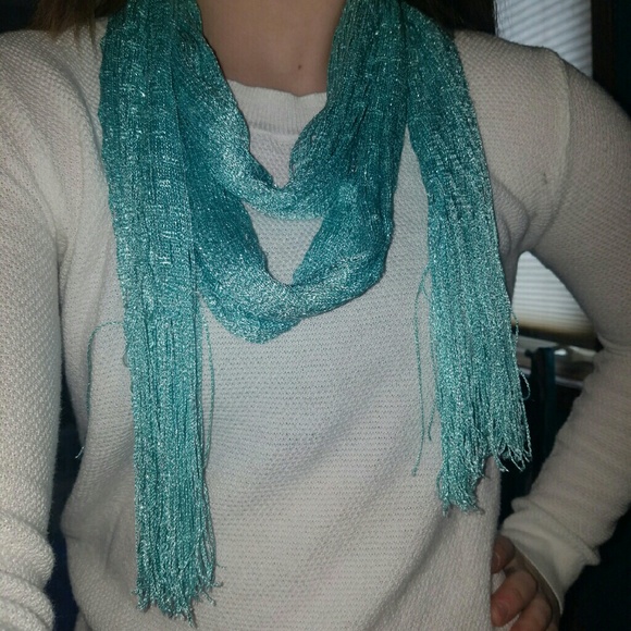 NWOT light blue scarf, silky pattern, fringes