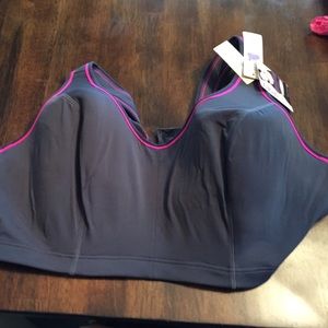 Molded underwire sports bra