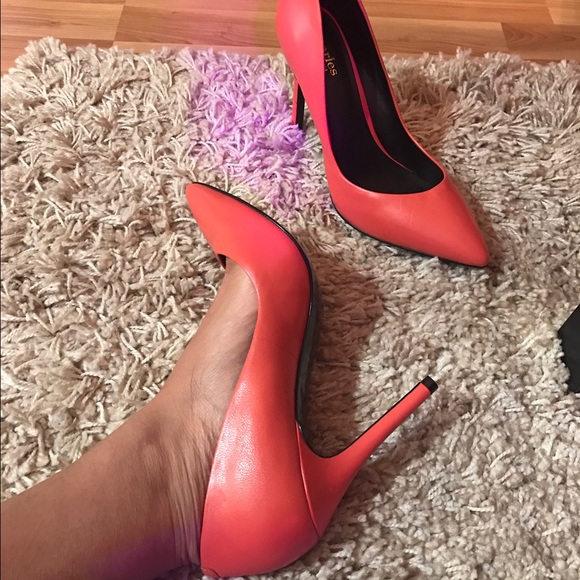 💥Charles David Leather Pump