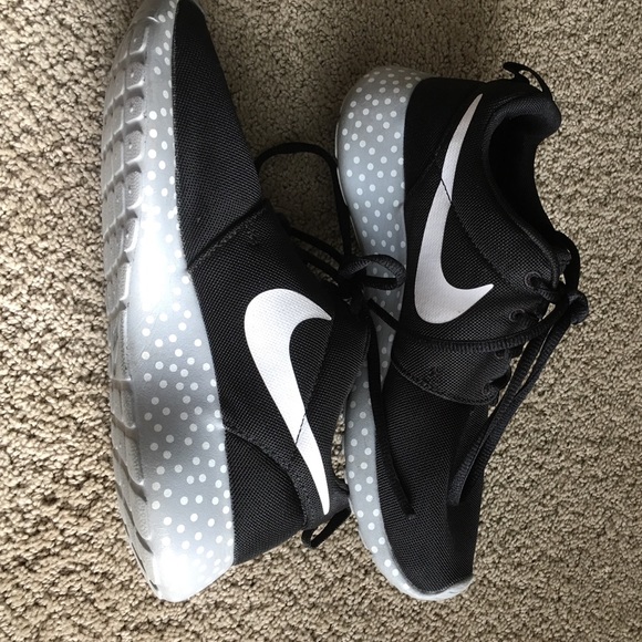 Size 7M Nike Roshe Run