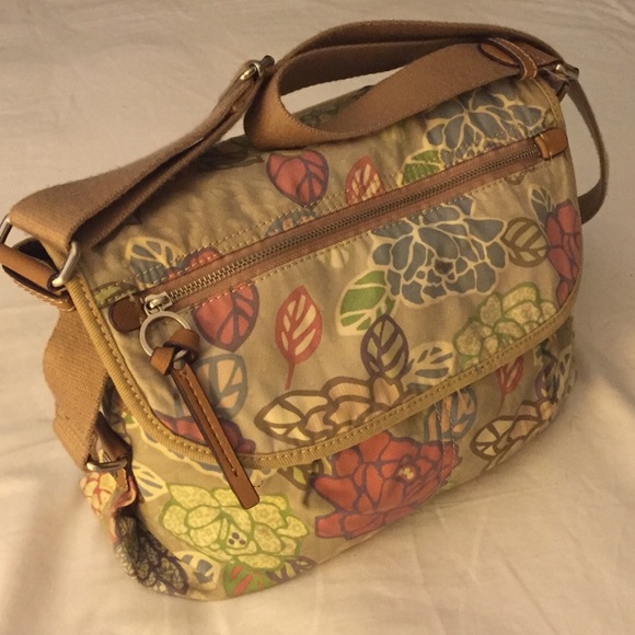 Fossil brand, canvas, crossbody or shoulder bag.