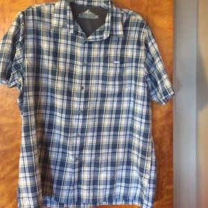 Men's size XL shirt sleeve shirt