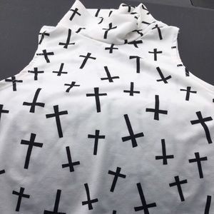 High neck no sleeves crop top