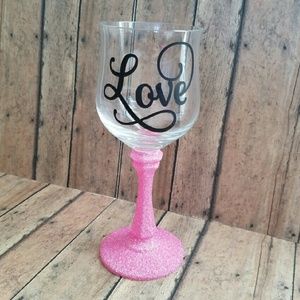 Light pink glitter wine glass