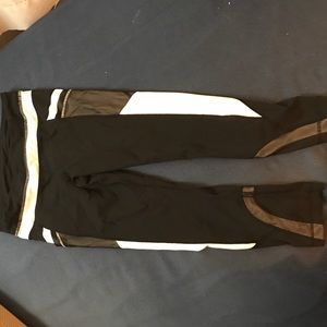 Lululemon black and white run inspired cropped