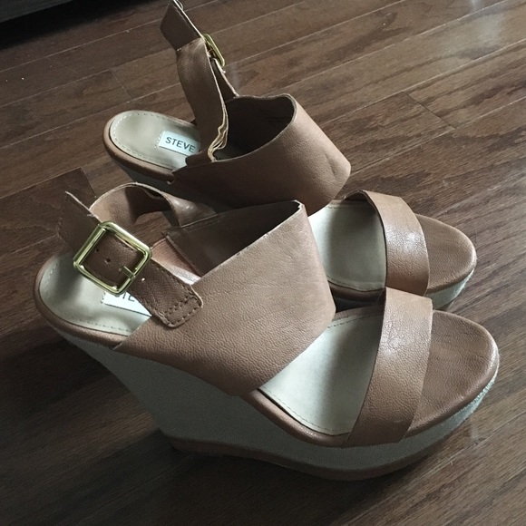 Steve Madden Camel wedges