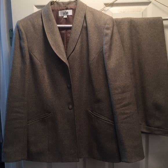 Le Suit brown women's pant suit