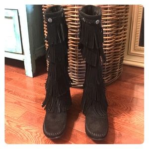 Minnetonka 5 layer fringe suede boots. NWOT