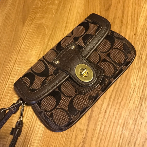 Small brown Coach clutch