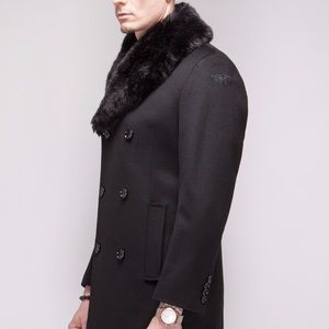 Mujae wool overcoat with faux fur collar. Lux coat