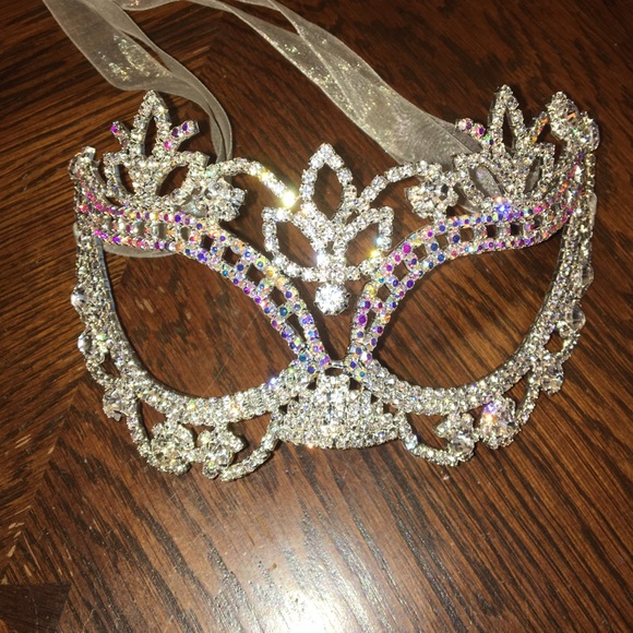 *SOLD* Rhinestone crystal masquerade mask - Picture 2 of 4