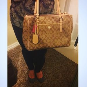 Coach handbag in tan