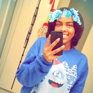 Meet your Posher, Aca'zya