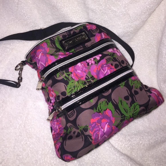 Betsey Johnson skull purse,new conditions,M/L