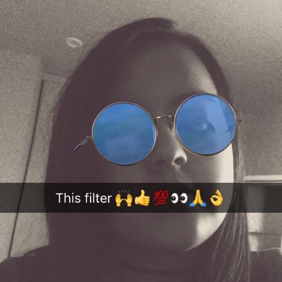 Meet your Posher, Michelle - Picture 1 of 2