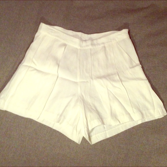 Harlowe & Graham White High Waist Pleated Shorts