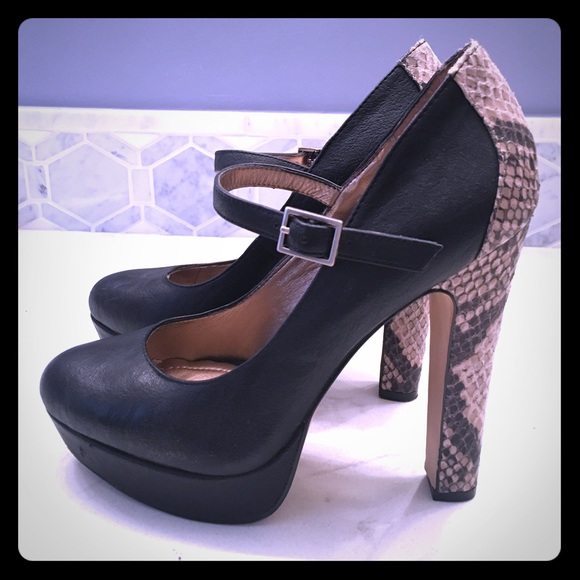 Black and snakeskin BCBG heels!