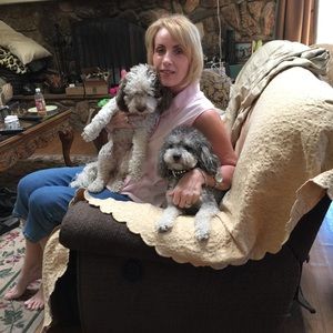 Meet your Posher, Cynthia