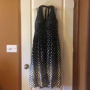 Black and white evening dress. 50's mod style.