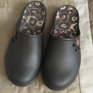 Crocs clogs size 7.5