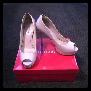 Guess nude peep toe pumps
