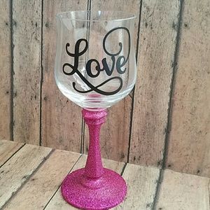 Dark pink glitter wine glass