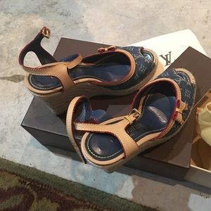 Louis Vuitton wedges size 7