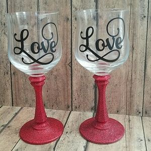2 red glitter wine glasses