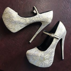 Steve Madden Sparkly Laced Heels