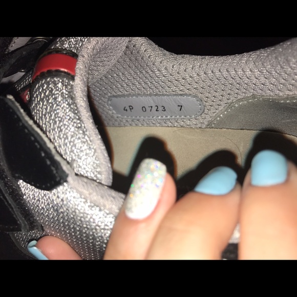 Prada - Picture 4 of 4