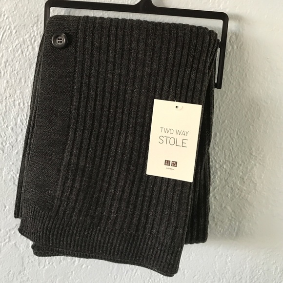 Uniqlo two way stole gray with buttons