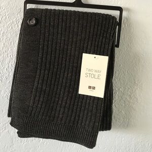 Uniqlo two way stole gray with buttons