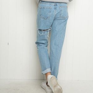 Lightwash Distressed Mom Jeans
