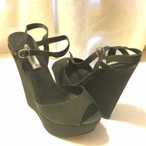 Steve Madden Black Wedges