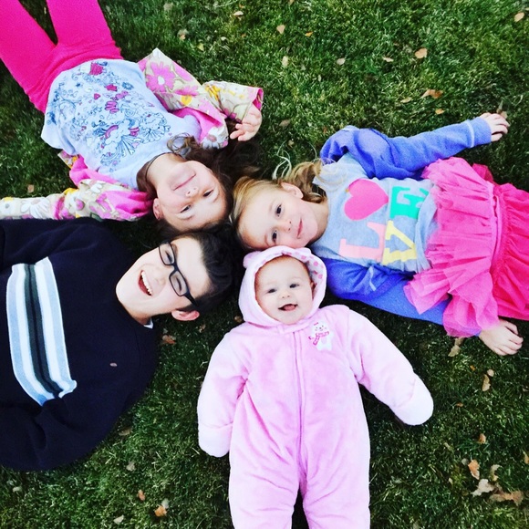 Meet your Posher, Carly - Picture 2 of 3