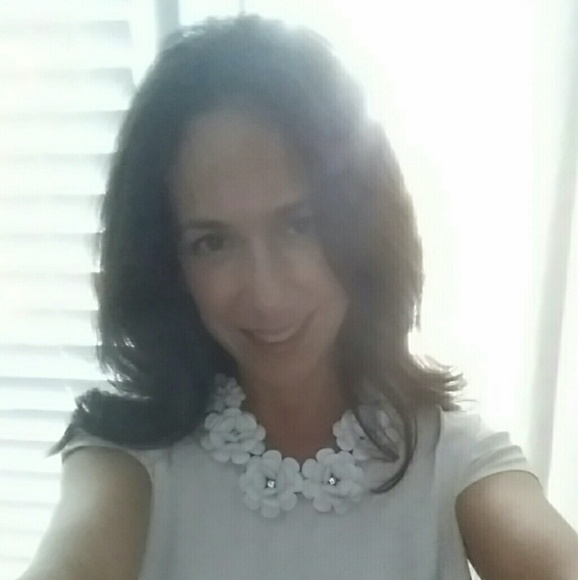 Meet your Posher, Lisa - Picture 2 of 2