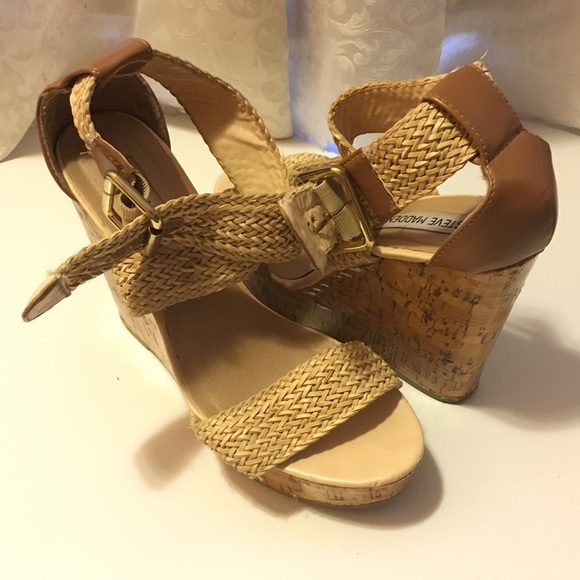Steve Madden Tan Straw Wedges